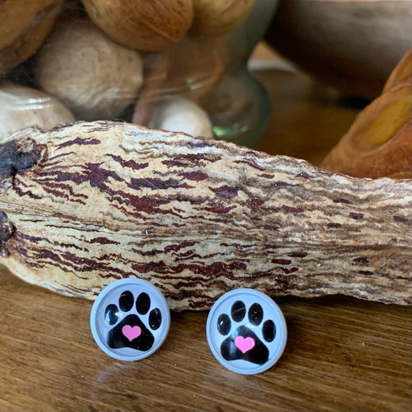 Animal lover paw print stud earrings, NWT - Picture 4 of 5